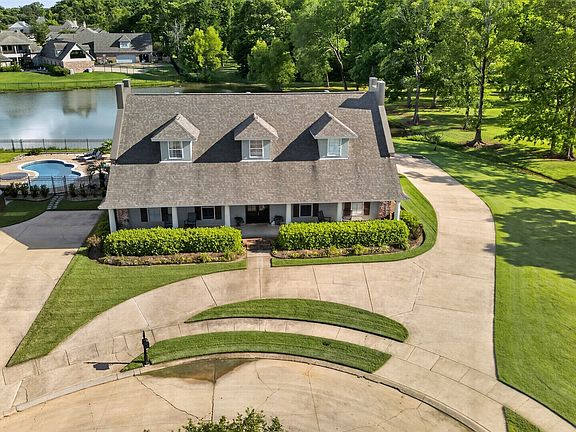 2nd image of 2481 Churchill Dr