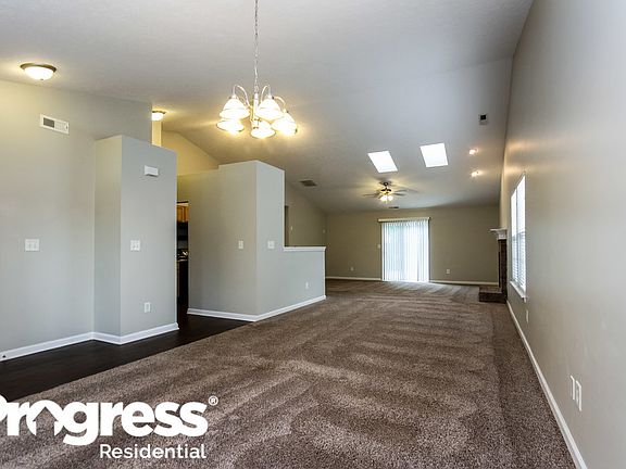 5th image of 10541 Sand Creek Blvd