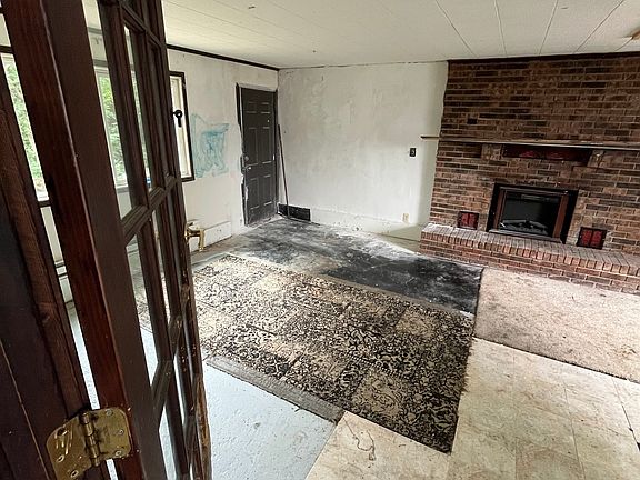 5th image of 2594 Saint Paul St