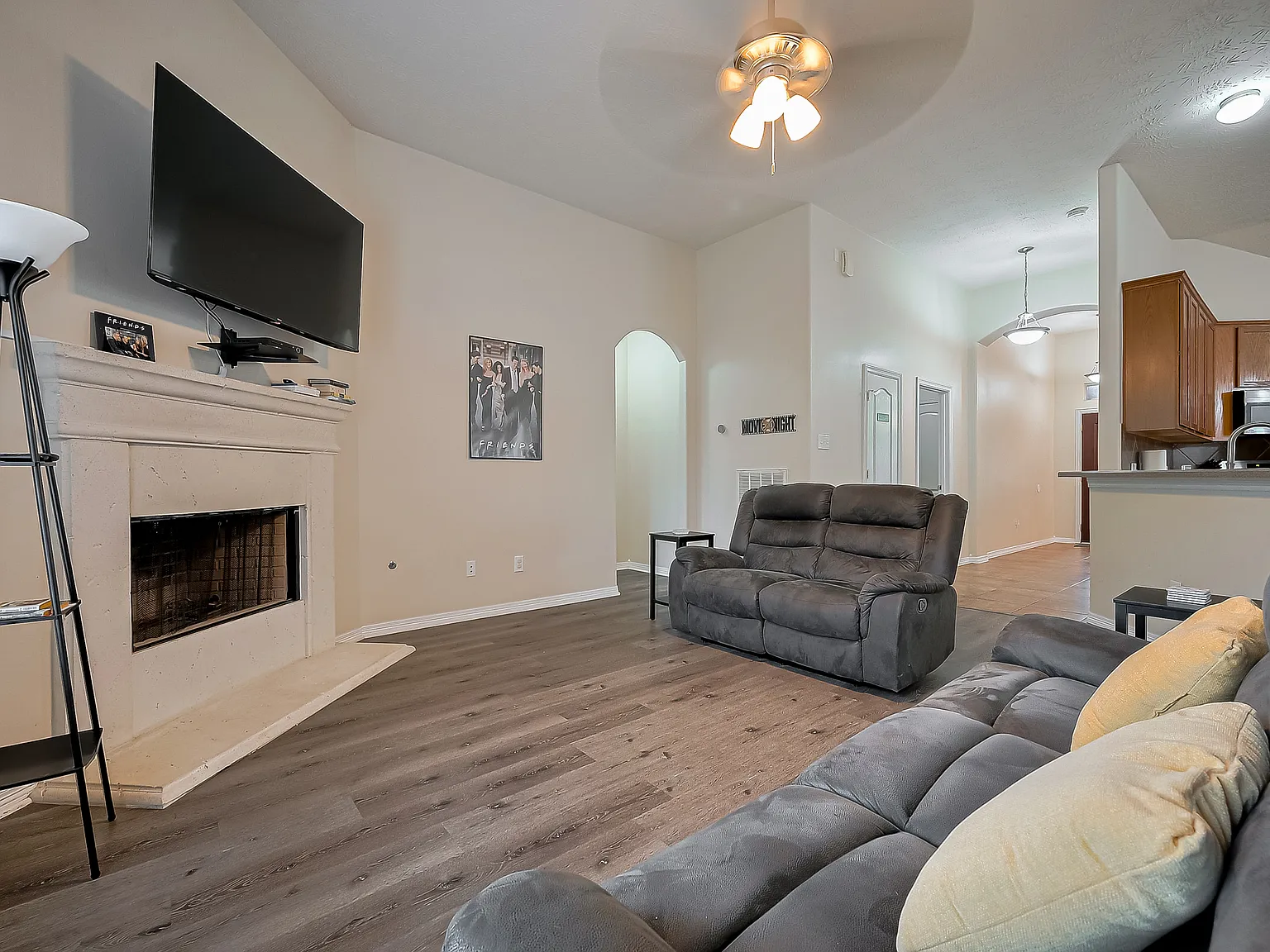 3 bed, 1832 sqft, $2,695 — Photo 2