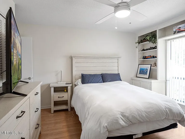 8012 Hollyridge Rd #17U — Photo 18