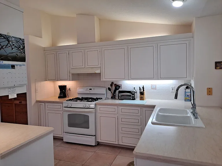 806 E 8th Ave — Photo 11