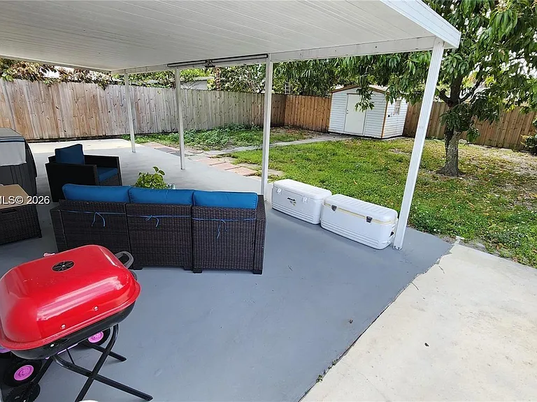 734 W 32nd St — Photo 32