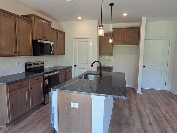 4th image of 254 Brown Cir