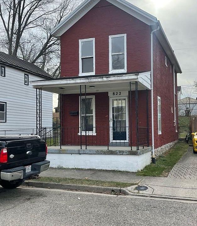 1st image of 822 E Sycamore St