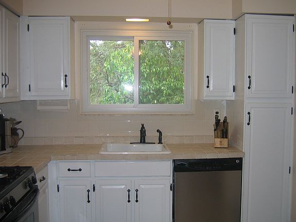 2nd image of 4 Evergreen Ln