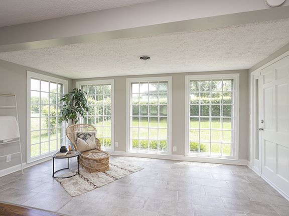 5th image of 74 Jonell Dr