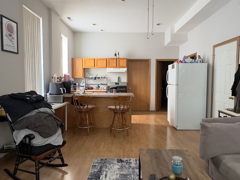 1st image of 524 W 31st St APT 2