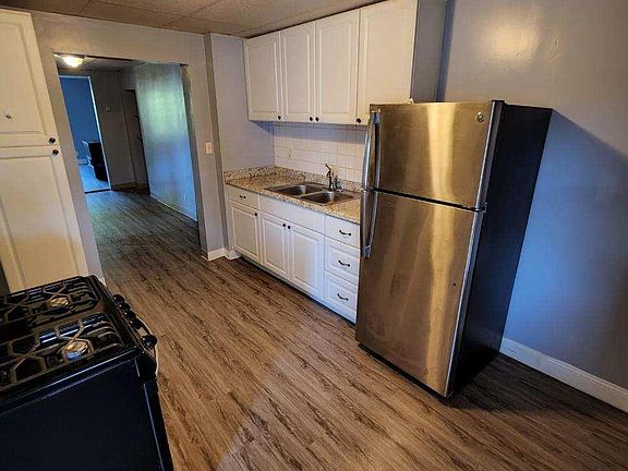 3rd image of 99 Hill St #2