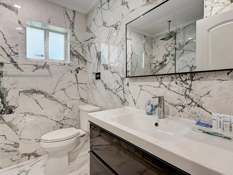 1311 Rodman St — Photo 37
