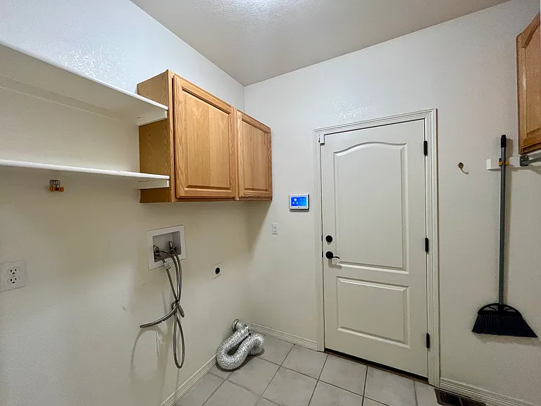 10046 Gwendelyn Ln — Photo 12