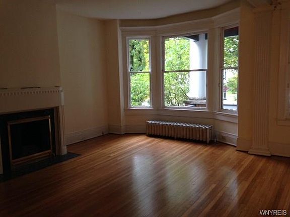 2nd image of 428 Richmond Ave APT 1