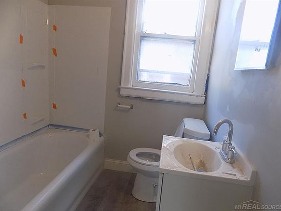 5th image of 14135 Mansfield St