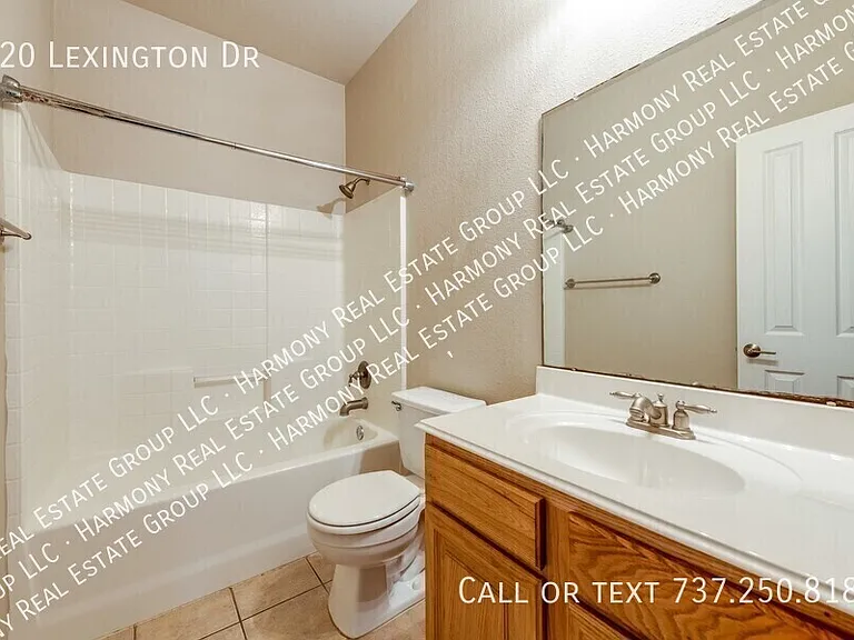 220 Lexington Dr — Photo 15