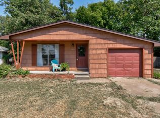 1926 S Johnstone Pl, Bartlesville, OK 74003