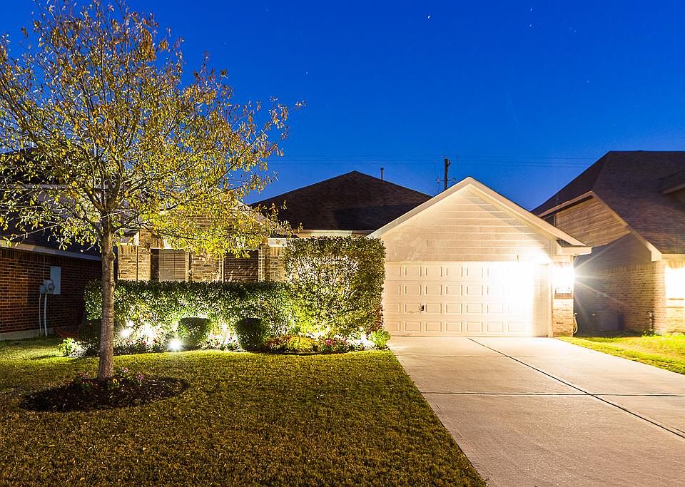 1st image of 2522 Comal Dr