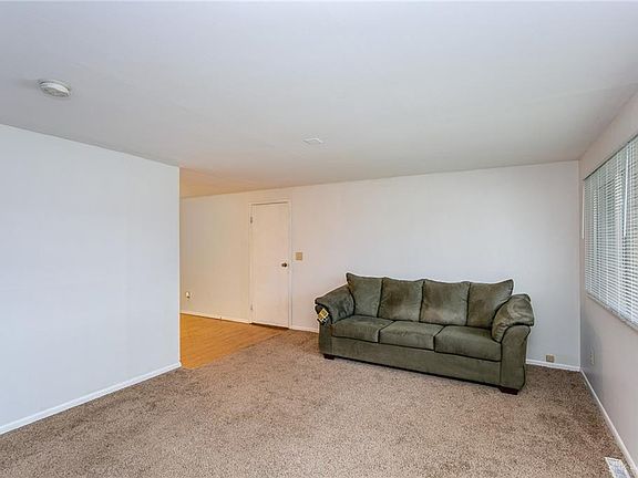 4th image of 3572 Utica Dr