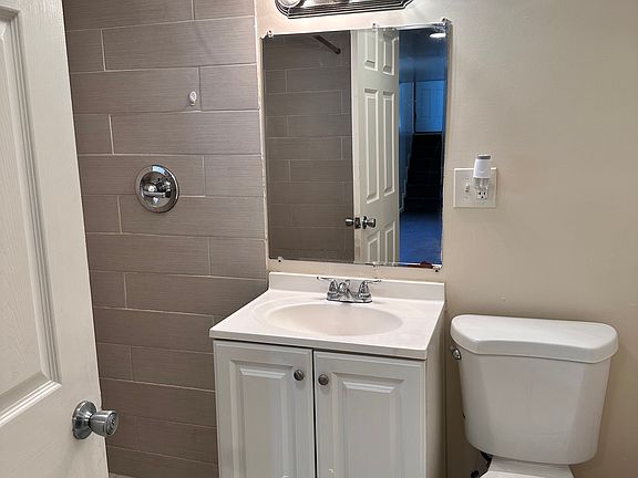 2nd image of 1015 S 14th Ave