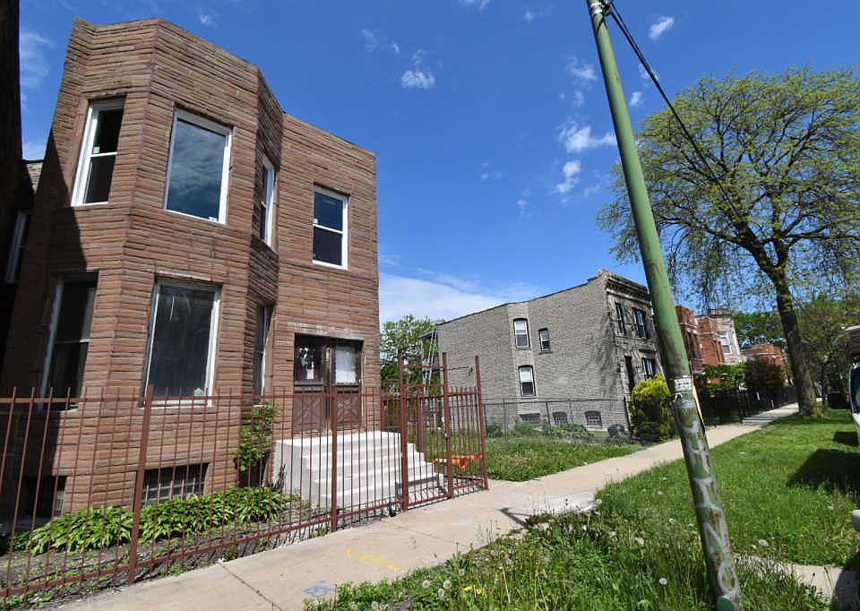 1st image of 614 N Albany Ave