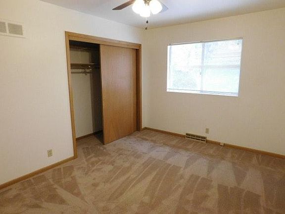 3rd image of 5633 N Strathbury Ave