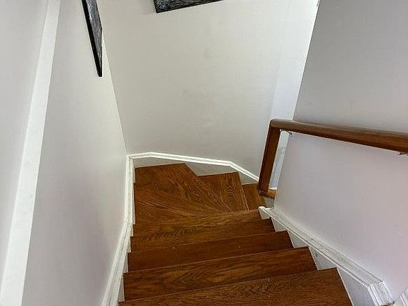 5th image of 18 Saint Eugene St