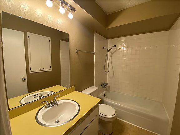 3rd image of 228 E Beech Ave