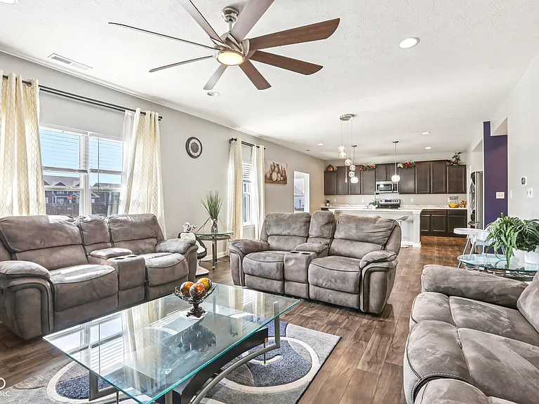 6673 Laurelwood Dr — Photo 10