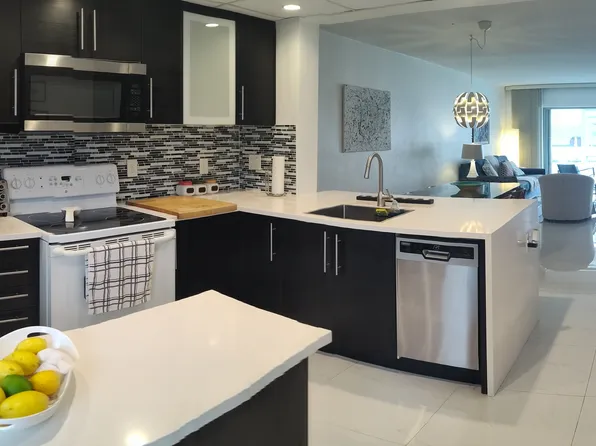 450 Paradise Isle Blvd APT 110, Hallandale Beach, FL 33009