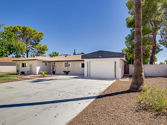 3rd image of 4001 E Avalon Dr