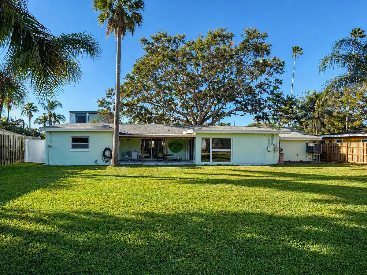Building Photo - 1817 Santa Barbara Dr