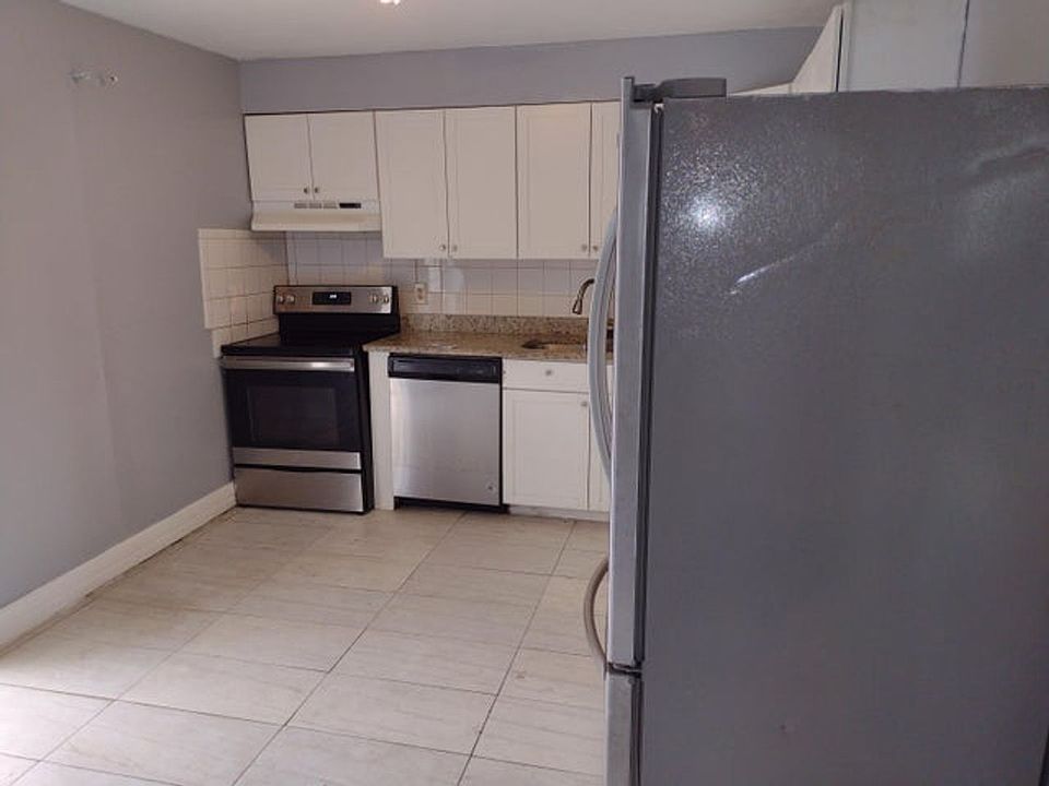 1st image of 5911 Barbados Way E