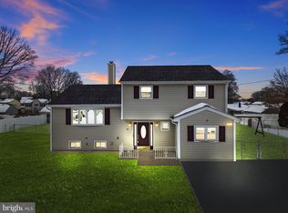 10 Magee Rd, Edison, NJ 08817