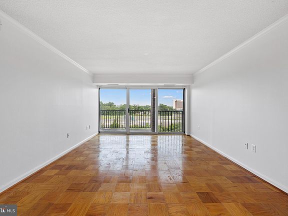 3rd image of 1300 Army Navy Dr APT 1023