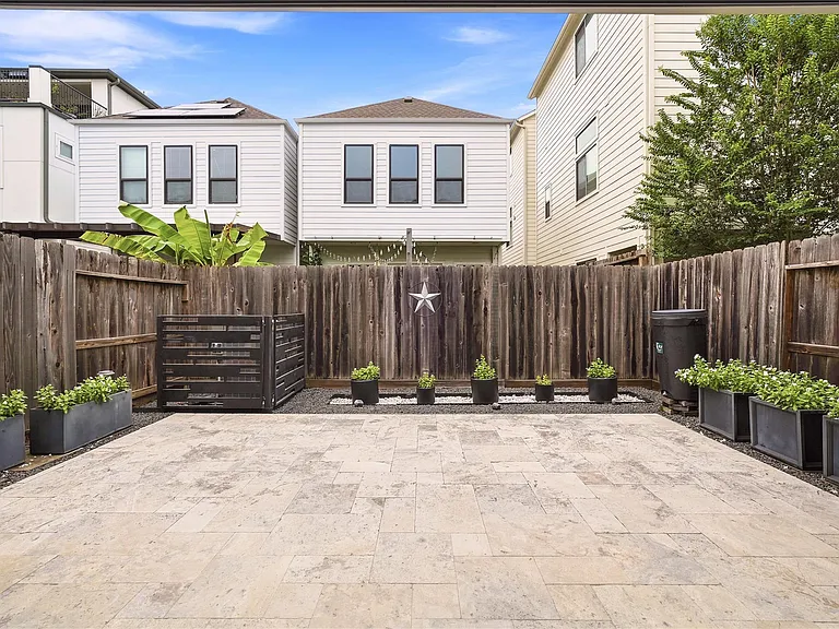 4208 Koehler St #B — Photo 32