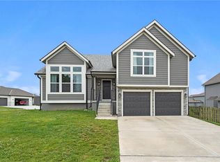 1302 Ragan Dr, Pleasant Hill, MO 64080