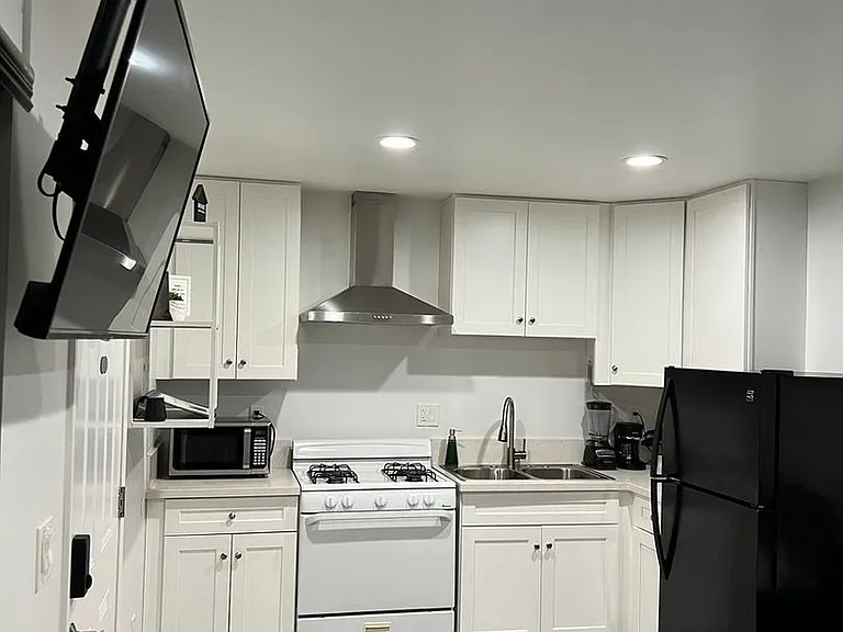 7436 Cleon Ave — Photo 1