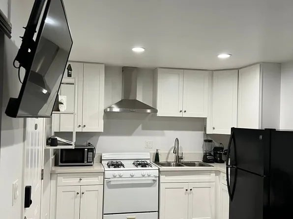 7436 Cleon Ave, Sun Valley, CA 91352