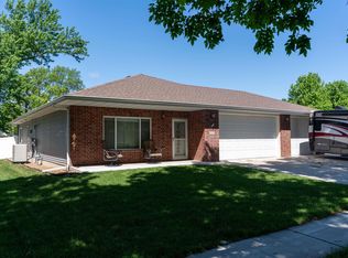 943 Redwood Ave, Crete, NE 68333