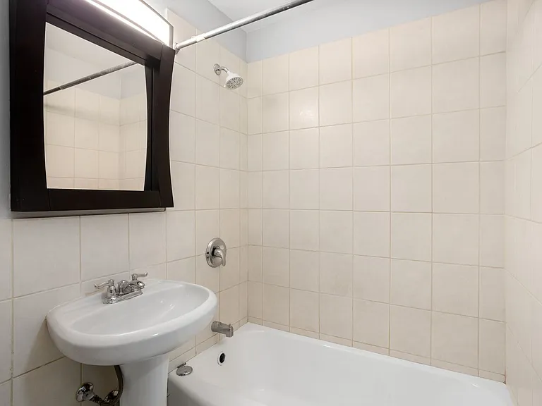 The Shore Manor — Photo 15