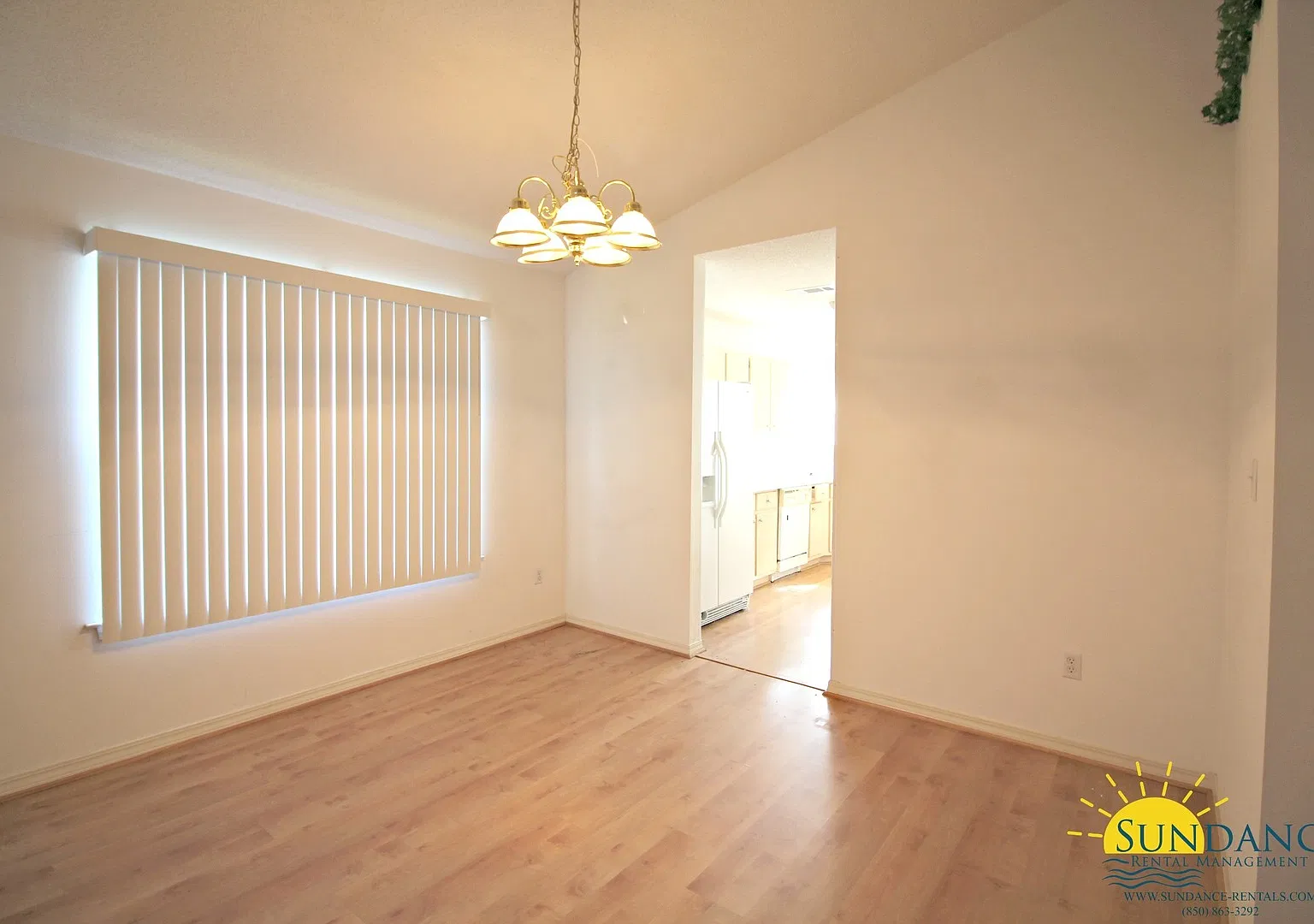 Spacious 4 Bedroom Home in Mary Esther — Photo 4