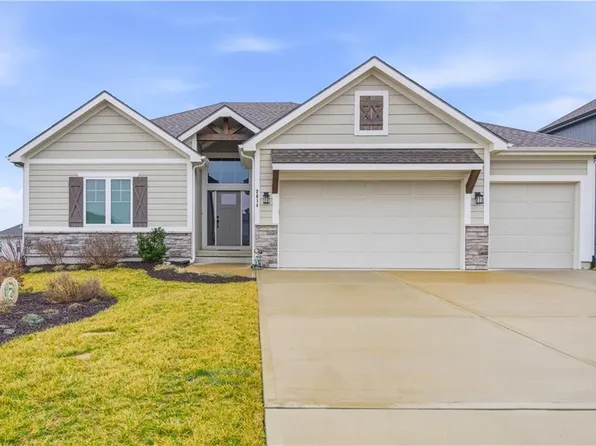 2614 SW Farm Field Rd, Lees Summit, MO 64082