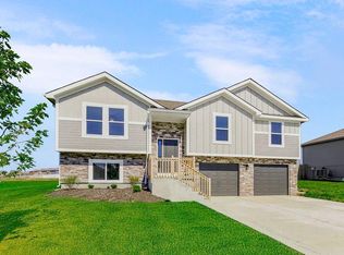 712 Winter Dr, Belton, MO 64012