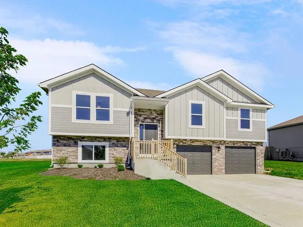 1400 SW 10th Ter, Oak Grove, MO 64075