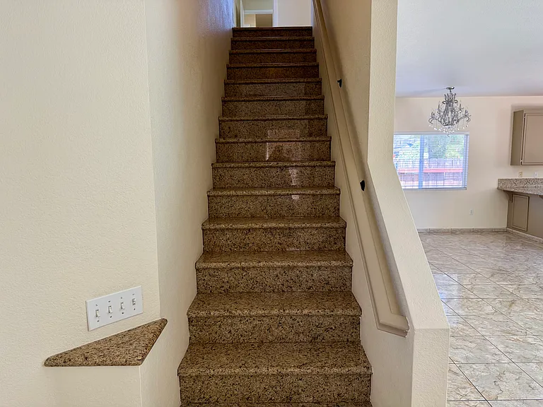 1561 Rebecca Ln — Photo 20