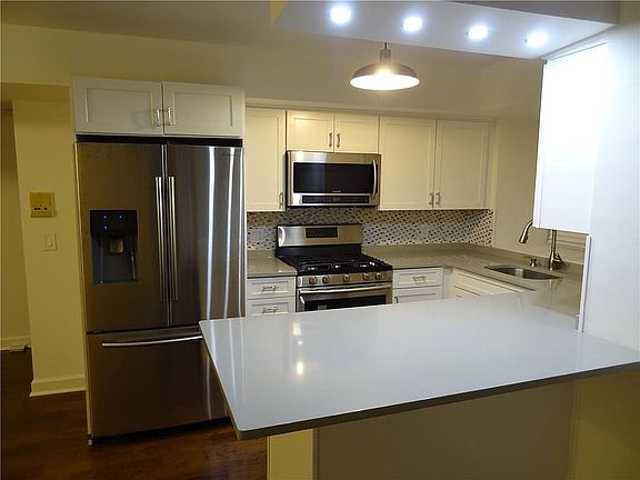 3rd image of 85 Elmwood Park Dr APT 65