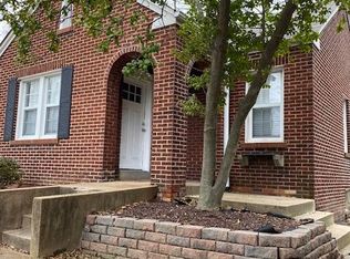 7435 Warner Ave, Saint Louis, MO 63117