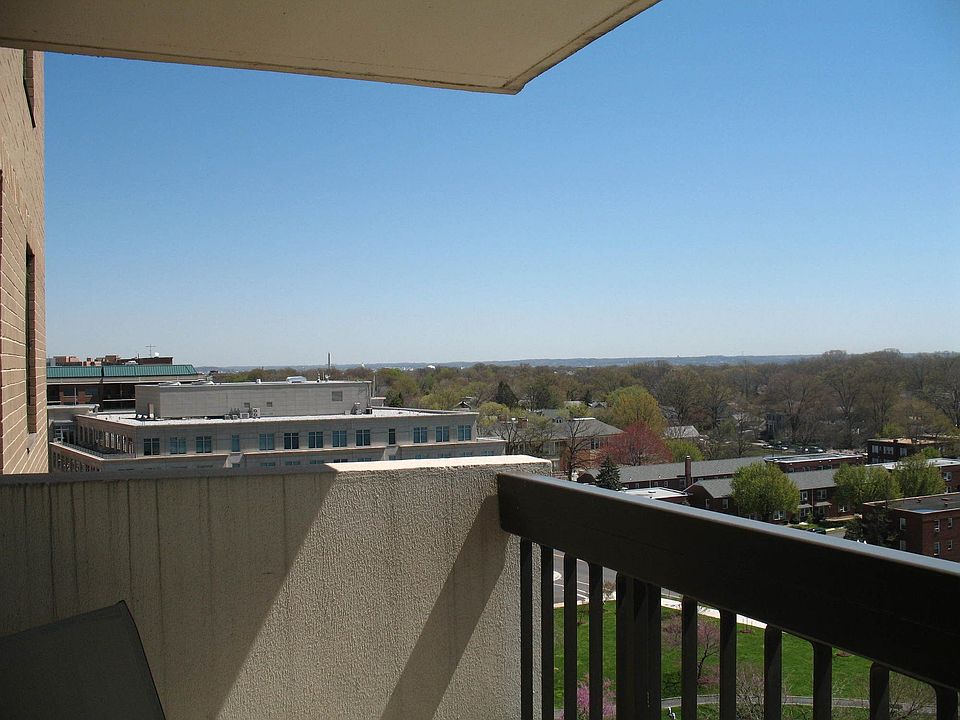 Balcony view of the Wash Monument and Capitol