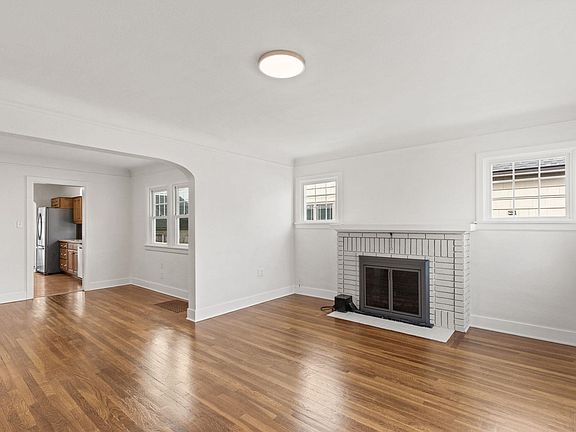 3rd image of 317 W Mansfield Ave