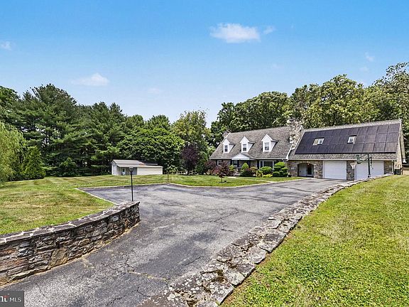 2nd image of 2919 Nelson Ln