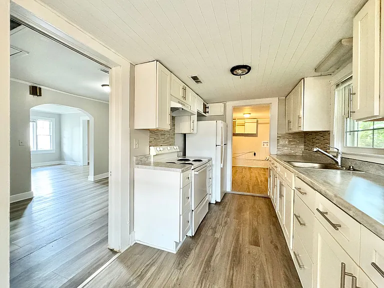 3912 N Church St — Photo 12